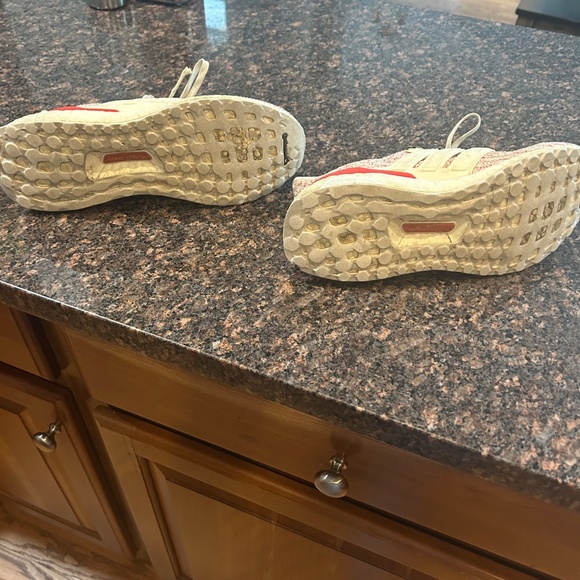 Women’s Ultra boost 7.5 - Picture 5 of 6